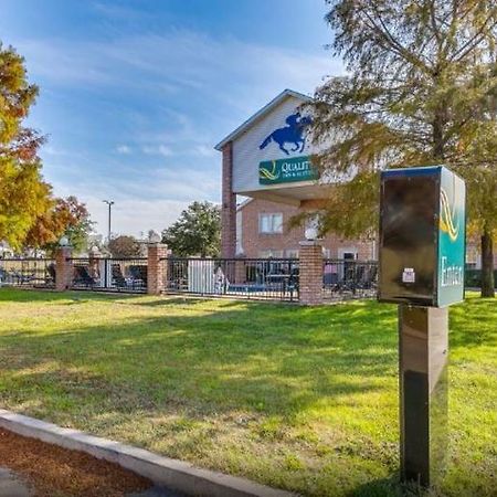 Quality Inn & Suites Fort Worth Extérieur photo