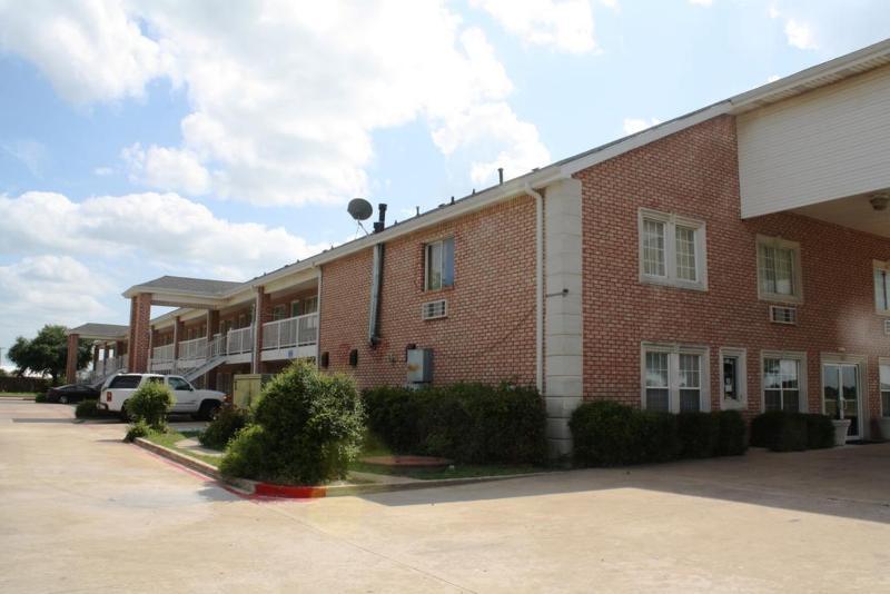 Quality Inn & Suites Fort Worth Extérieur photo