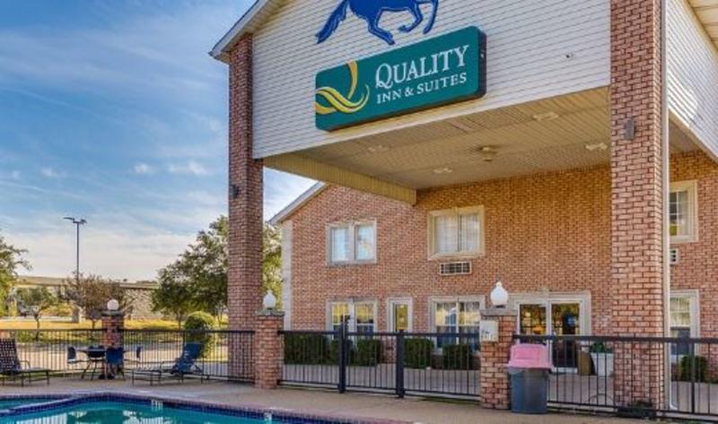 Quality Inn & Suites Fort Worth Extérieur photo