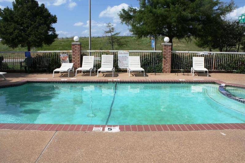Quality Inn & Suites Fort Worth Extérieur photo